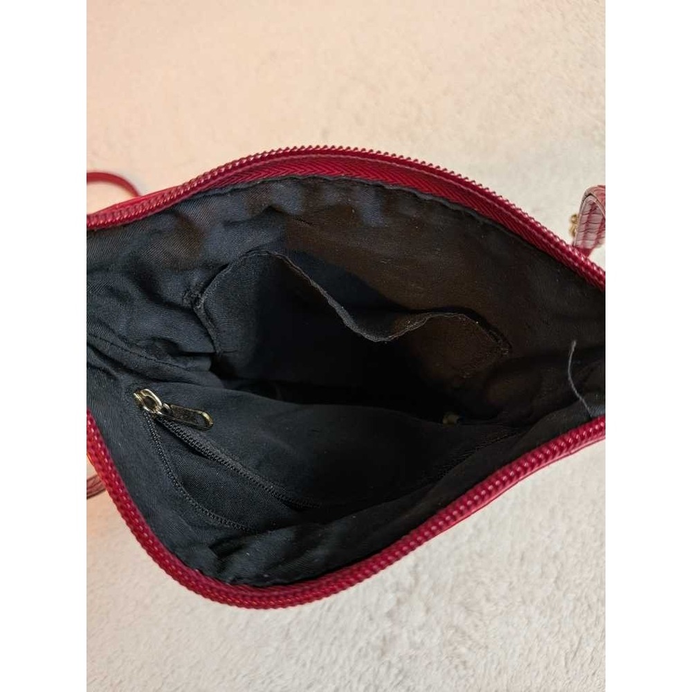 Relic Embossed Croc Texture Crossbody Shoulder Bag Red - Picture 5 of 7